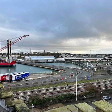 Lower Harbour Watch Holyhead Eksteriør bilde